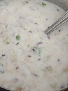 खीरा प्याज़ रायता (Kheera pyaz raita recipe in hindi) रेसिपी मुख्य फोटो