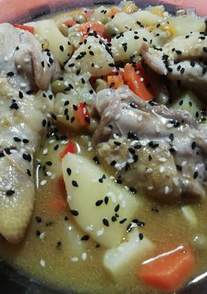 Una foto de Guiso de pollo con agregado de semillas