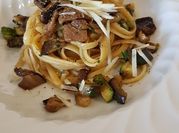 Una foto di linguine vegetariane