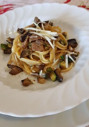 A picture of Linguine with Porcini Mushrooms and Vegetables.