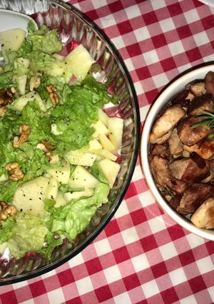 Una foto de Ensalada de palta con manzana + cuadritos de panceta pollo y bondiola