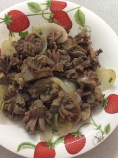 Hình của món Mề gà xào hành tây.