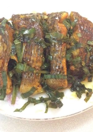 Hình của món Cà rô phi kho lá nghệ .
