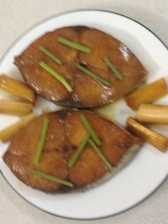 Hình của món Cá thu kho mía.