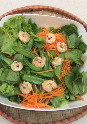 Hình của món Salat cải bó xôi và tôm.