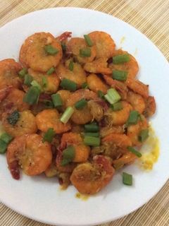 Hình của món Tôm lột rim mặm.