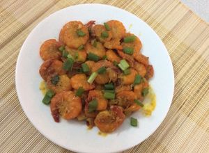 Hình của món Tôm lột rim mặm.