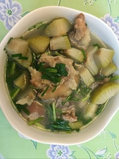 Hình của món Trái sake hầm với đuôi heo.