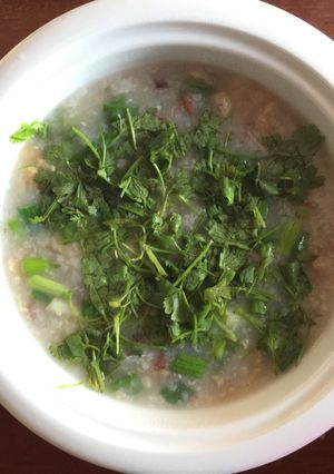 Hình của món Cháo gạo lứt với xương gà.