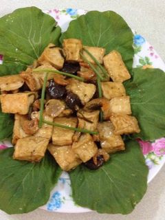 Hình của món Đậu phụ kho tôm khô.