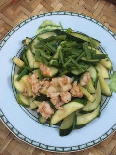 Hình của món Bí ngòi xào tôm.