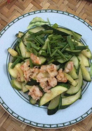 Hình của món Bí ngòi xào tôm.
