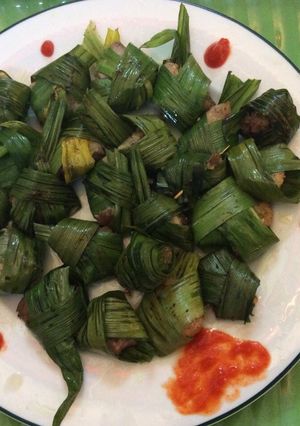 Hình của món Đùi gà cuốn lá dứa ( lá cơm nếp).
