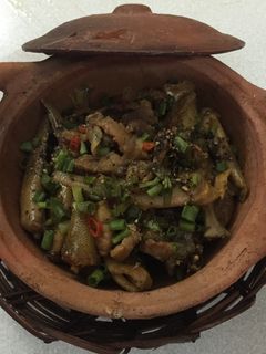 Hình của món Cá bống kho niêu đất.
