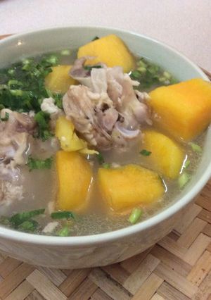 Hình của món Canh khoai lang hầm xương móng giò.