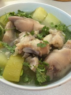 Hình của món Móng giò hầm đu đủ xanh cho bà mẹ nuôi bé.