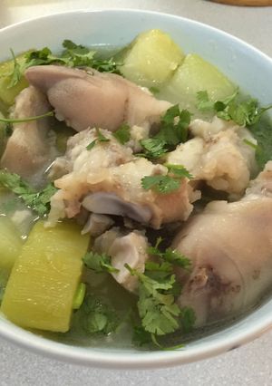 Hình của món Móng giò hầm đu đủ xanh cho bà mẹ nuôi bé.