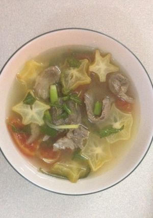 Hình của món Canh bắp bò nấu khế và cà chua.