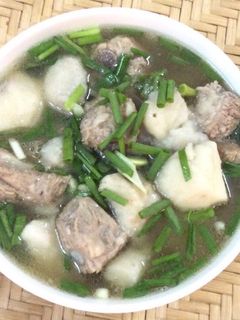Hình của món Canh khoai sọ hầm sườn non .