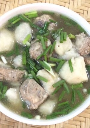 Hình của món Canh khoai sọ hầm sườn non .