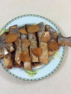 Hình của món Cá chim kho riềng.