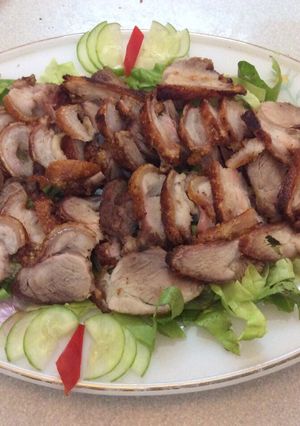Hình của món Thịt chân giò bó lạt chiên.