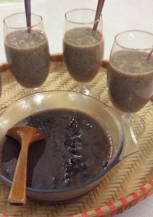 Hình của món Sinh tố củ sen và đậu đen.