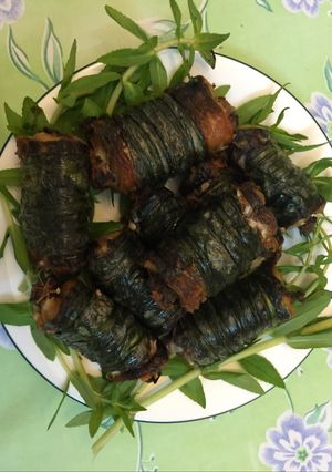 Hình của món Lươn cuốn lá xương sông, bó lạt chiên.