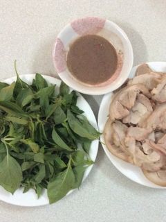 Hình của món Chân giò bó lạt luộc.