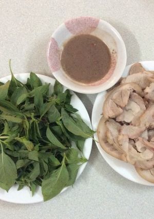 Hình của món Chân giò bó lạt luộc.