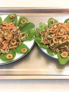 Hình của món Gỏi sung muối với thịt ba chỉ và tôm chua.