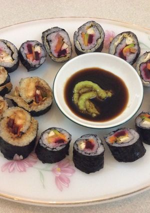 Hình của món Sushi chay và sushi chiên .