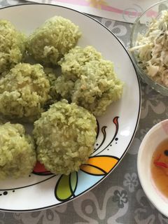 Hình của món Bánh Khúc Việt Nam.
