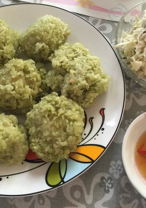 Hình của món Bánh Khúc Việt Nam.