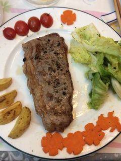 Hình của món Bò Achentina làm beefsteak ở Việt Nam.