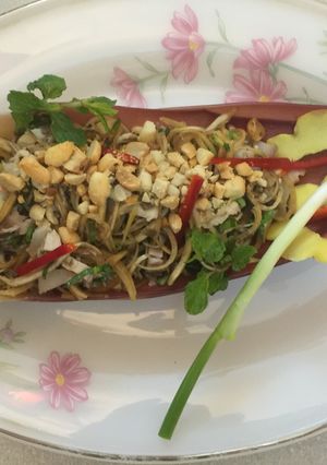 Hình của món Nộm hoa chuối Sài Gòn.