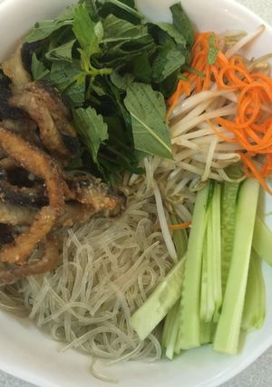 Hình của món Miến lươn trộn .