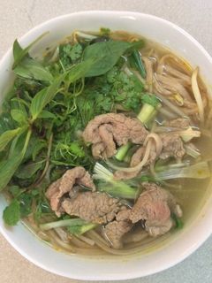 Hình của món Phở gạo lức.