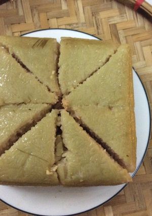 A picture of How to Peel and Pan-Fry Bánh Chưng.