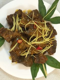 Hình của món Bắp, nạm bò kho sả gừng.