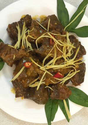 Hình của món Bắp, nạm bò kho sả gừng.