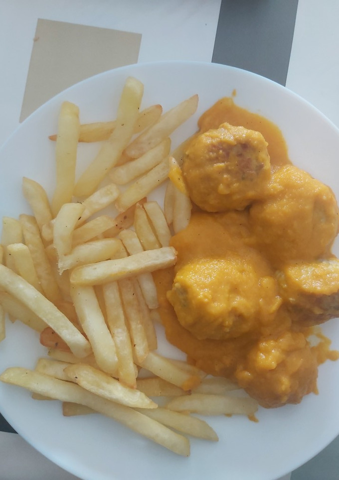 Una foto de Albóndigas con salsa de zanahoria y cebolla!!!