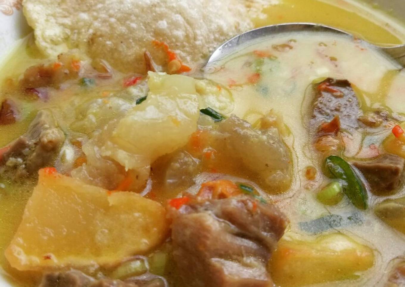 Soto kaki sapi daging paru