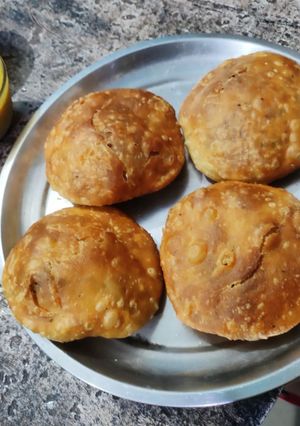 A picture of Urad dal kachori.