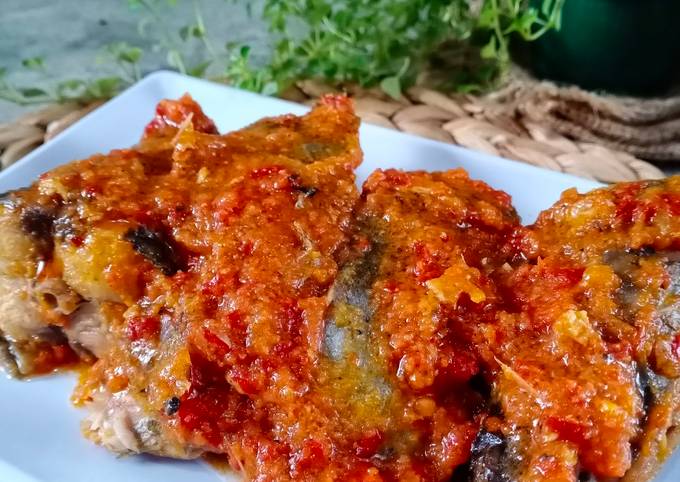 Ikan tongkol balado