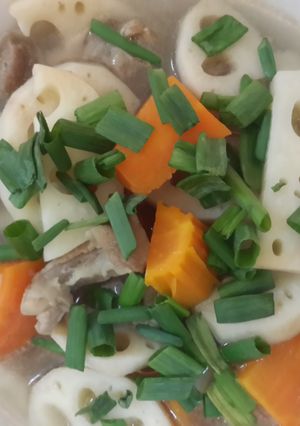 Hình của món Canh củ sen nấu gân bò.