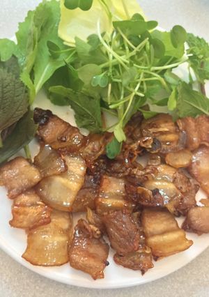 Hình của món Thịt ba rọi rang giòn.