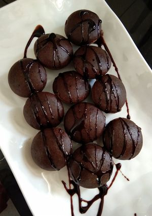 A picture of Appam cake pops.