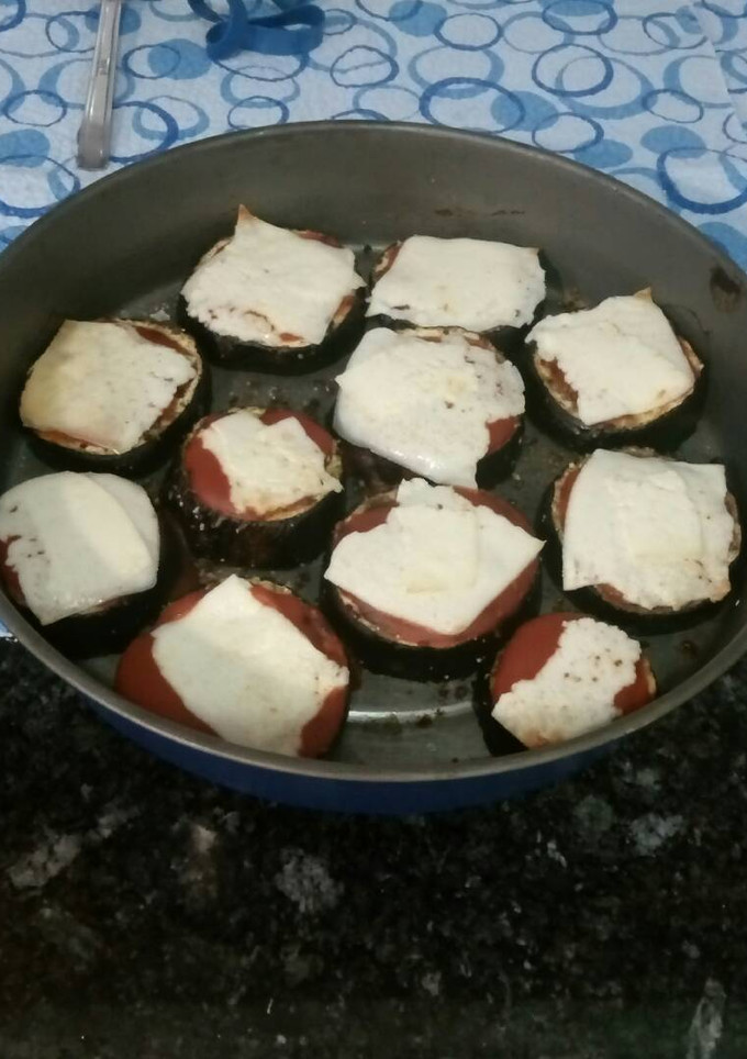 Una foto de Mini pizzas con base de berenjena