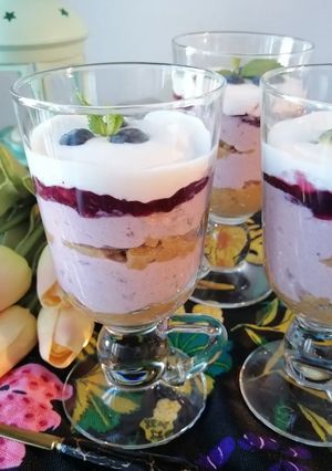 A picture of Very berry in a cup.